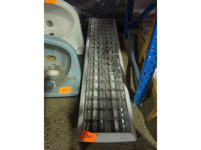 Lichtarmatuur 1,30 x 0,30 m - afbeelding 1 van  1