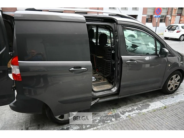 Lichte vracauto ford transis courier - afbeelding 15 van  22