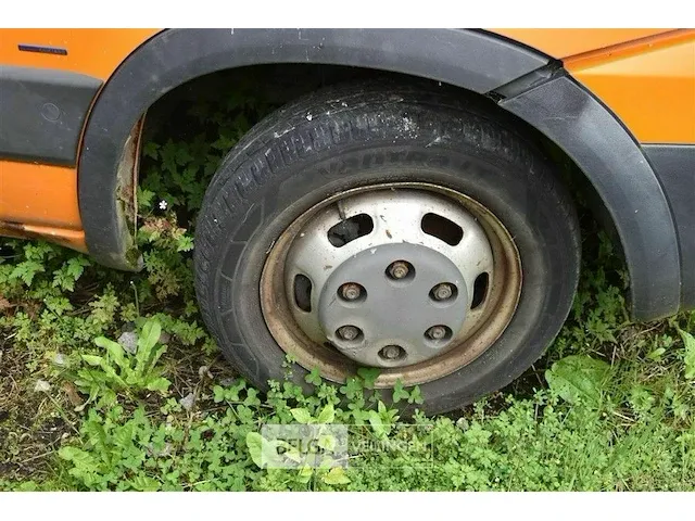 Lichte vracht iveco met kipbak - afbeelding 13 van  22