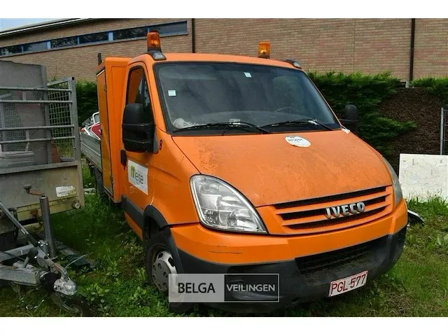 Lichte vracht iveco met kipbak - afbeelding 14 van  22