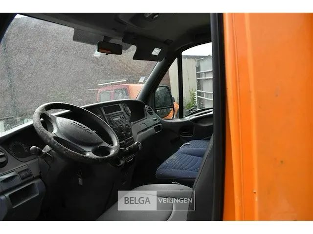 Lichte vracht iveco met kipbak - afbeelding 16 van  22