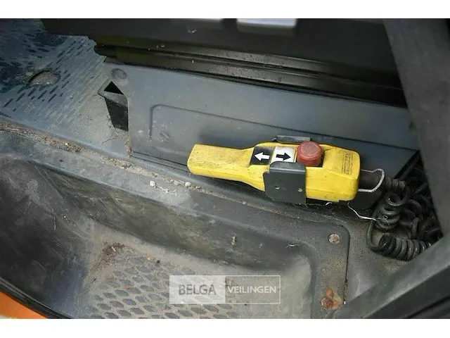 Lichte vracht iveco met kipbak - afbeelding 20 van  22