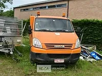 Lichte vracht iveco met kipbak - afbeelding 2 van  22