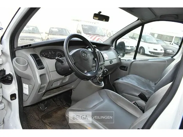Lichte vracht opel vivaro 2,5cdi 2004 - afbeelding 4 van  5