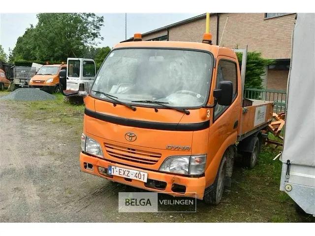 Lichte vracht toyota dyna type d4d met vaste bak - afbeelding 21 van  22