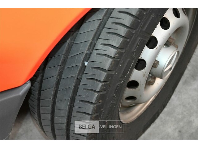 Lichte vrachtauto mercedes 313 cdi sprinter - afbeelding 12 van  28