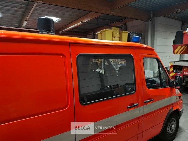 Lichte vrachtauto mercedes 313 cdi sprinter - afbeelding 22 van  28