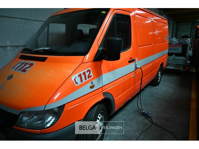Lichte vrachtauto mercedes 313 cdi sprinter - afbeelding 24 van  28