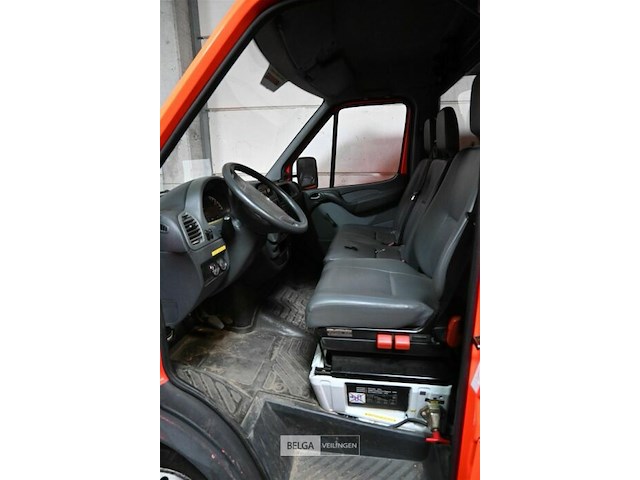 Lichte vrachtauto mercedes 313 cdi sprinter - afbeelding 5 van  28