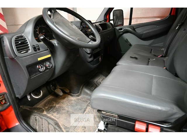 Lichte vrachtauto mercedes 313 cdi sprinter - afbeelding 8 van  28