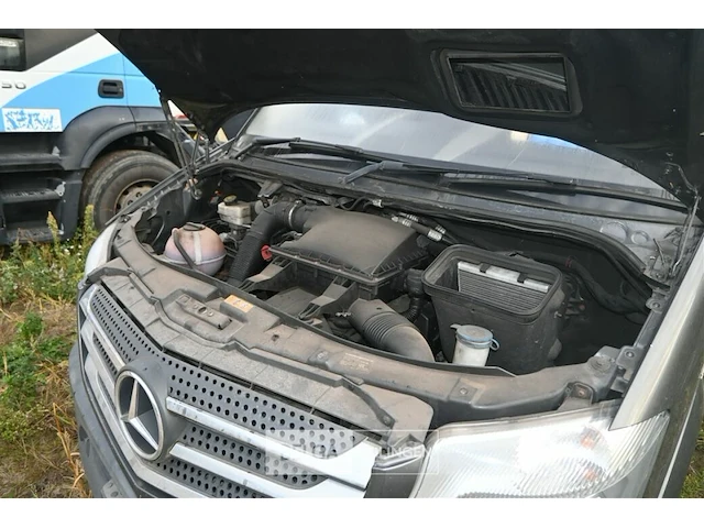 Lichte vrachtauto mercedes sprinter - afbeelding 8 van  16
