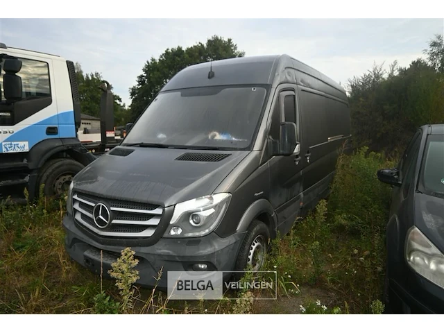 Lichte vrachtauto mercedes sprinter - afbeelding 1 van  16