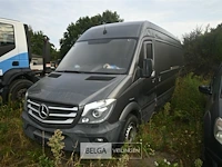 Lichte vrachtauto mercedes sprinter