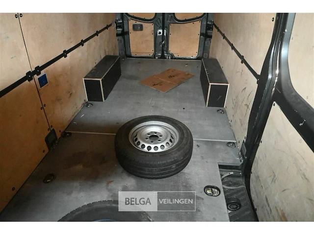 Lichte vrachtauto mercedes sprinter - afbeelding 14 van  16