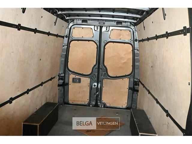 Lichte vrachtauto mercedes sprinter - afbeelding 15 van  16