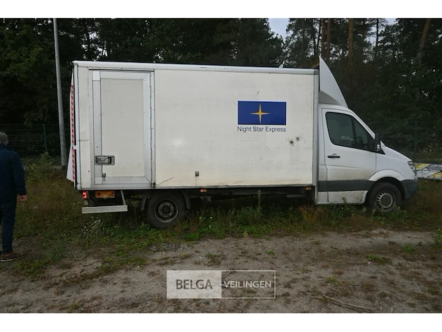 Lichte vrachtauto mercedes sprinter - afbeelding 2 van  15