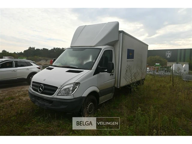 Lichte vrachtauto mercedes sprinter - afbeelding 1 van  15