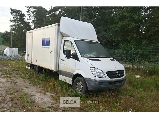 Lichte vrachtauto mercedes sprinter - afbeelding 15 van  15