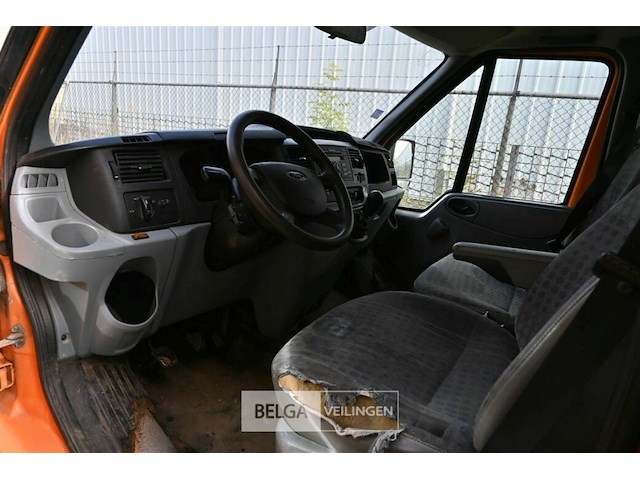 Lichte vrachtauto - afbeelding 13 van  22