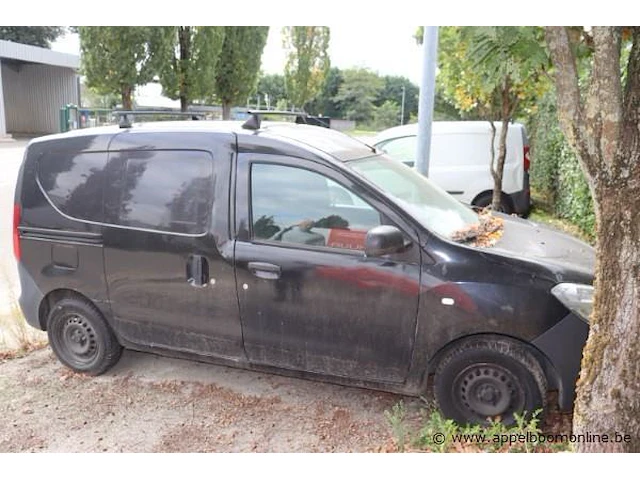 Lichte vrachtwagen dacia dokker, datum 1ste inschrijving 5/9/2013, chassisnummer uu18sda459272883, km-stand laatste keuring 184.646, euro 5, start niet, schade rondom - afbeelding 4 van  4