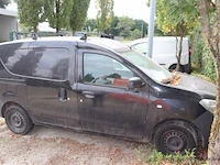 Lichte vrachtwagen dacia dokker, datum 1ste inschrijving 5/9/2013, chassisnummer uu18sda459272883, km-stand laatste keuring 184.646, euro 5, start niet, schade rondom - afbeelding 4 van  4