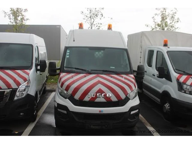 Lichte vrachtwagen iveco 354n, datum 1te inschrijving 22/12/2015, chassisnummer zcfc335a205071929, km-stand 76.806,cng - afbeelding 12 van  19