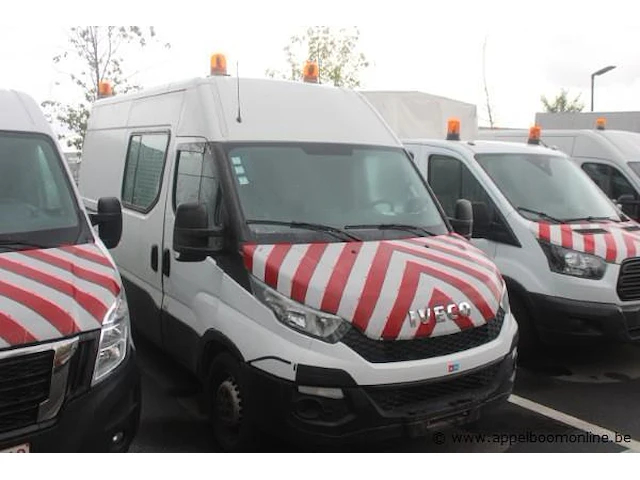 Lichte vrachtwagen iveco 354n, datum 1te inschrijving 22/12/2015, chassisnummer zcfc335a205071929, km-stand 76.806,cng - afbeelding 13 van  19