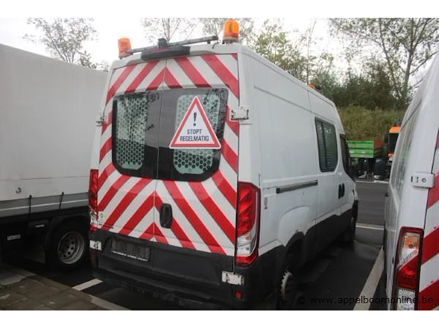 Lichte vrachtwagen iveco 354n, datum 1te inschrijving 22/12/2015, chassisnummer zcfc335a205071929, km-stand 76.806,cng - afbeelding 14 van  19