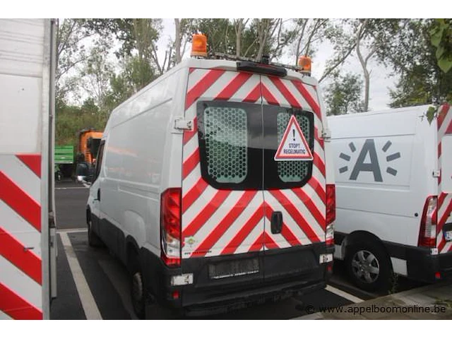 Lichte vrachtwagen iveco 354n, datum 1te inschrijving 22/12/2015, chassisnummer zcfc335a205071929, km-stand 76.806,cng - afbeelding 15 van  19