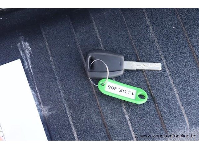 Lichte vrachtwagen iveco 35s, datum1ste inschrijving 7/12/2015, chassisnummer zcgfc335ax05066039, 55410km, euro vi, cng, c02 247, kenteken i+ii, gelijkvormigheidssattest - afbeelding 8 van  16