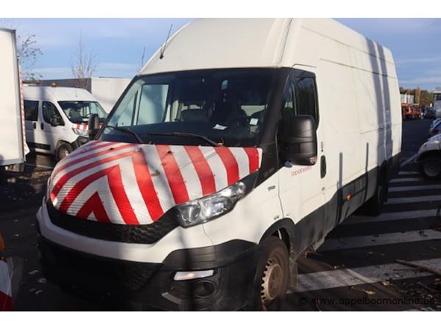 Lichte vrachtwagen iveco 35s, datum1ste inschrijving 7/12/2015, chassisnummer zcgfc335ax05066039, 55410km, euro vi, cng, c02 247, kenteken i+ii, gelijkvormigheidssattest - afbeelding 1 van  16