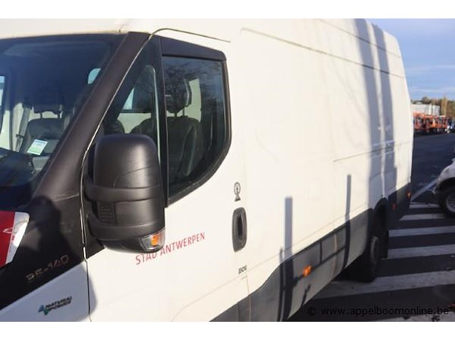 Lichte vrachtwagen iveco 35s, datum1ste inschrijving 7/12/2015, chassisnummer zcgfc335ax05066039, 55410km, euro vi, cng, c02 247, kenteken i+ii, gelijkvormigheidssattest - afbeelding 9 van  16