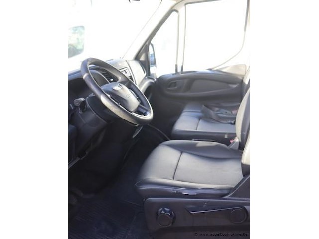 Lichte vrachtwagen iveco 35s, datum1ste inschrijving 7/12/2015, chassisnummer zcgfc335ax05066039, 55410km, euro vi, cng, c02 247, kenteken i+ii, gelijkvormigheidssattest - afbeelding 10 van  16