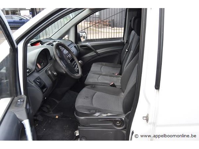 Lichte vrachtwagen mercedes, vito, datum eerste inschrijving ngk, kw ngk, wdf63960113605452, kilometerstand 425404km, 1 sleutel, geen boorddocumenten - afbeelding 5 van  16