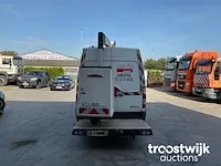 Lichte vrachtwagen met hoogwerker - afbeelding 8 van  12
