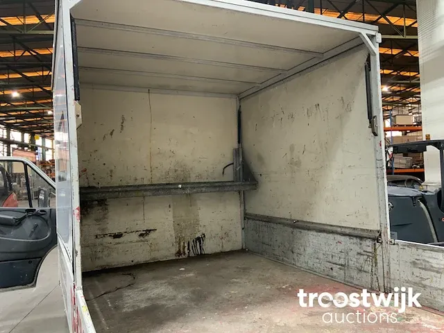 Lichte vrachtwagen met laadbak - afbeelding 5 van  17