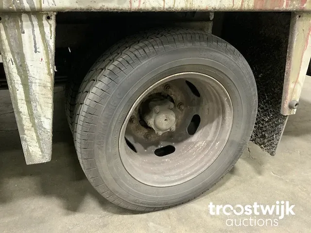 Lichte vrachtwagen met laadbak - afbeelding 6 van  17