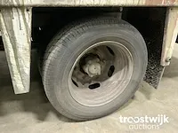 Lichte vrachtwagen met laadbak - afbeelding 6 van  17