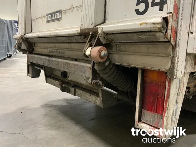 Lichte vrachtwagen met laadbak - afbeelding 7 van  17