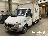 Lichte vrachtwagen met laadbak - afbeelding 1 van  17