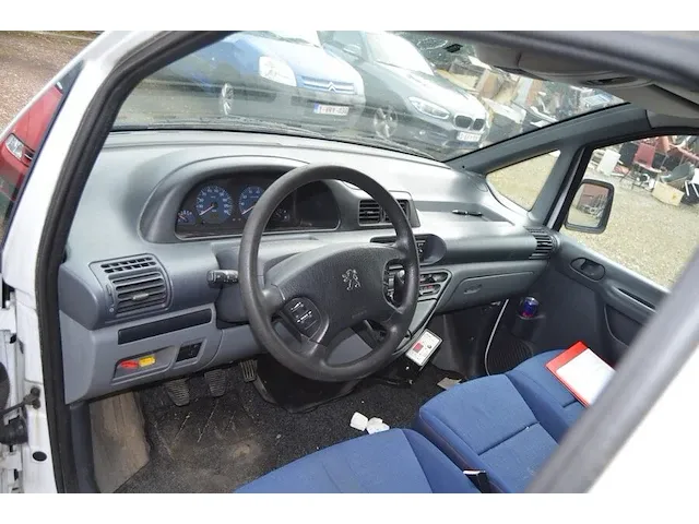 Lichte vrachtwagen peugeot expert, type bzwjyb, ch.nr. vf3bzwjyb86167746, bouwjaar 02.05.2005 (sleutel en alle boorddocumenten) (21) - afbeelding 5 van  33