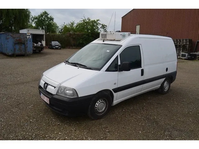 Lichte vrachtwagen peugeot expert, type bzwjyb, ch.nr. vf3bzwjyb86167746, bouwjaar 02.05.2005 (sleutel en alle boorddocumenten) (21) - afbeelding 1 van  33