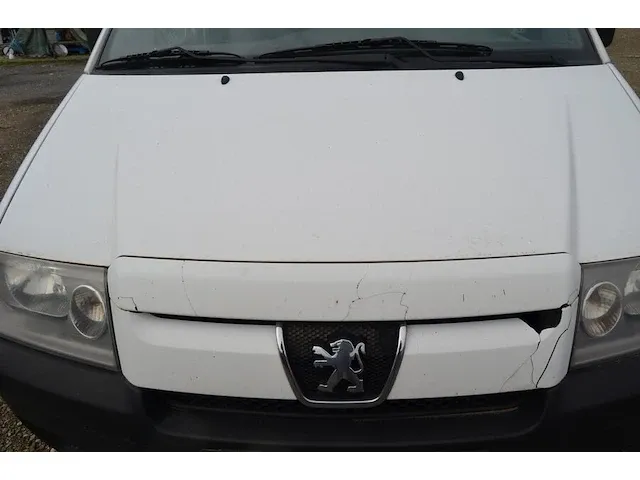 Lichte vrachtwagen peugeot expert, type bzwjyb, ch.nr. vf3bzwjyb86167746, bouwjaar 02.05.2005 (sleutel en alle boorddocumenten) (21) - afbeelding 13 van  33