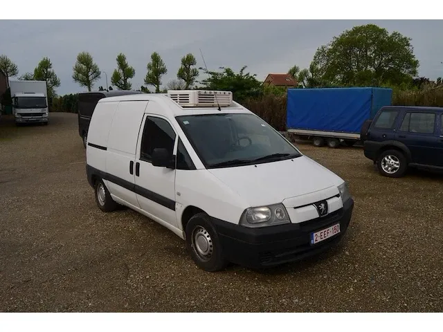 Lichte vrachtwagen peugeot expert, type bzwjyb, ch.nr. vf3bzwjyb86167746, bouwjaar 02.05.2005 (sleutel en alle boorddocumenten) (21) - afbeelding 16 van  33