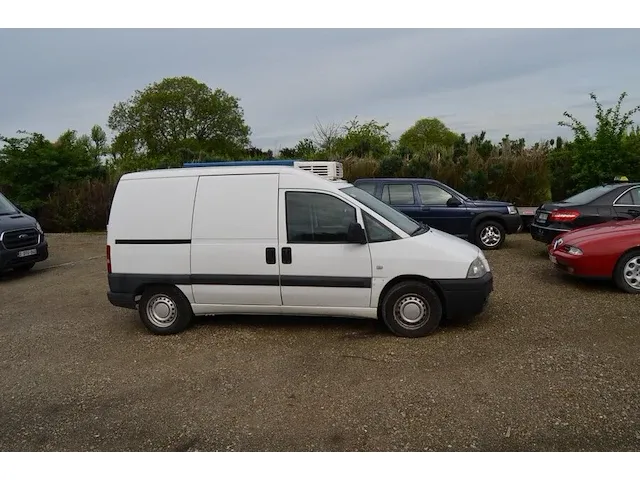 Lichte vrachtwagen peugeot expert, type bzwjyb, ch.nr. vf3bzwjyb86167746, bouwjaar 02.05.2005 (sleutel en alle boorddocumenten) (21) - afbeelding 21 van  33