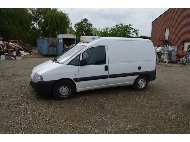Lichte vrachtwagen peugeot expert, type bzwjyb, ch.nr. vf3bzwjyb86167746, bouwjaar 02.05.2005 (sleutel en alle boorddocumenten) (21) - afbeelding 27 van  33