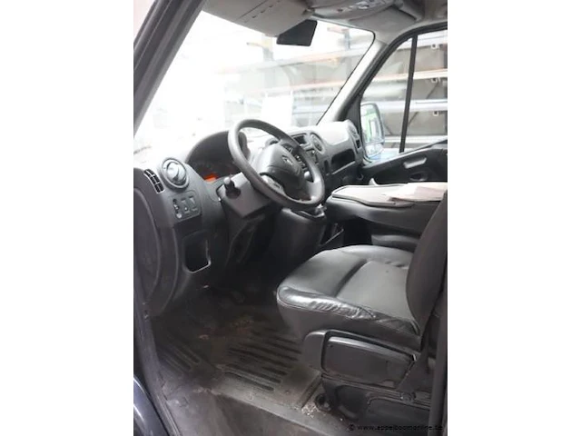 Lichte vrachtwagen renault master, datum 1ste inschrijving 20/5/2013, chassisnummer vf1maf6fc490995018, km-stand 138.288, euro 5, schade rondom carroserie - afbeelding 3 van  12