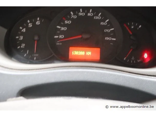 Lichte vrachtwagen renault master, datum 1ste inschrijving 20/5/2013, chassisnummer vf1maf6fc490995018, km-stand 138.288, euro 5, schade rondom carroserie - afbeelding 4 van  12