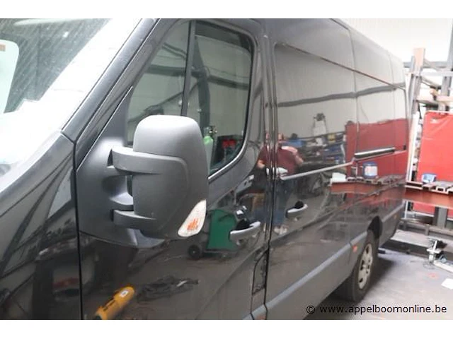 Lichte vrachtwagen renault master, datum 1ste inschrijving 20/5/2013, chassisnummer vf1maf6fc490995018, km-stand 138.288, euro 5, schade rondom carroserie - afbeelding 5 van  12