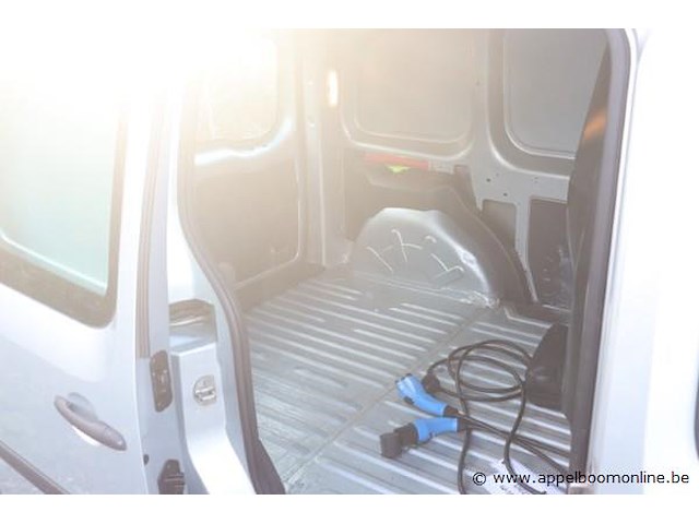 Lichte vrachtwagen renault z e oo, datum 1ste inschrijving 12/9/2013, chassisnummer vf1w0zbc46608787, 58491km, euro 5, elektrisch, kenteken i+ii, gelijkvormigheidssattest - afbeelding 9 van  13